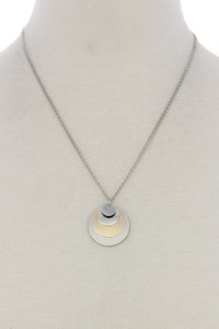 Circle linked pendant short necklace