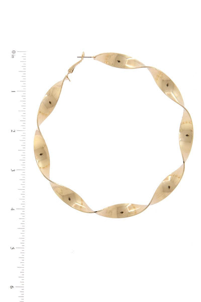 Oversize twisted hoop earring