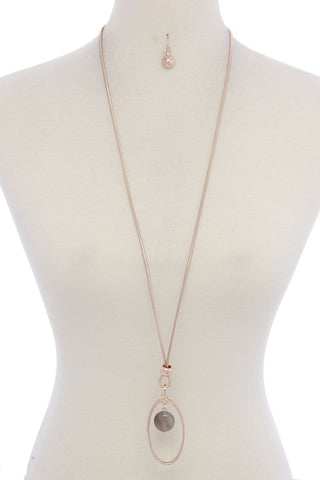 Oval shape bead pendant necklace