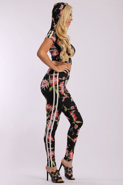 Floral Print And Striped Side Contrast 2 Pieces Set Includes A Hooded Cropped Top With Short Sleeves And A High Waist Full Leggings
