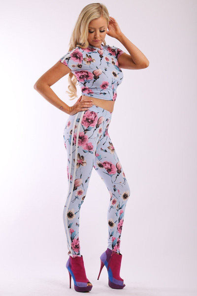 Floral Print And Striped Side Contrast 2 Pieces Set Includes A Hooded Cropped Top With Short Sleeves And A High Waist Full Leggings
