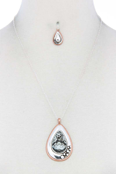 Metal Teardrop Shape Pendant Necklace